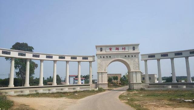 1980年，穷乡亲凑钱让他上北大，30多年后他的回报：每户一套别墅