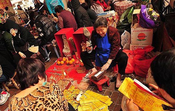 为什么在现代社会，“打小人”这种巫术依旧流行？