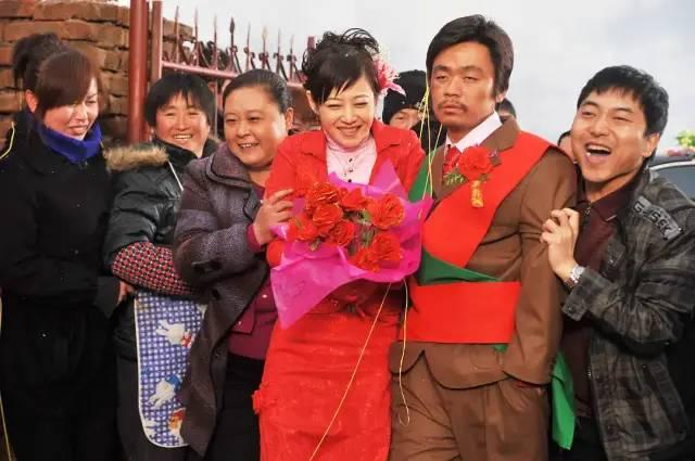 《树先生》前传，那个把王宝强捧上神坛的男人，早就站在了神坛上