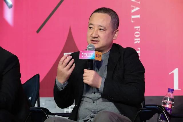 《树先生》前传，那个把王宝强捧上神坛的男人，早就站在了神坛上