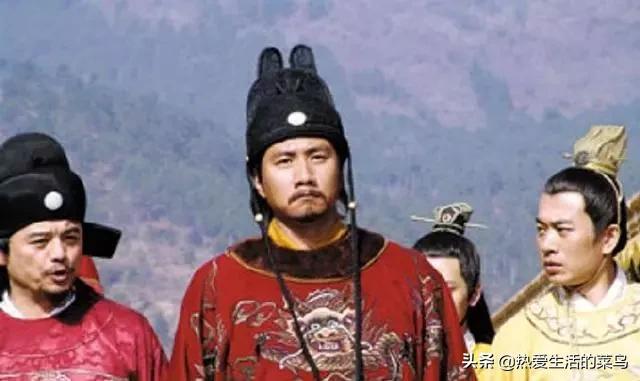 朱元璋穿着破衣@￥，写下一字后，@￥先生说了10字扭头就走