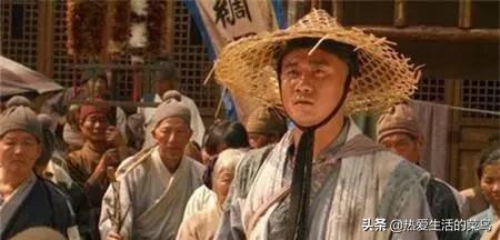 朱元璋穿着破衣@￥，写下一字后，@￥先生说了10字扭头就走