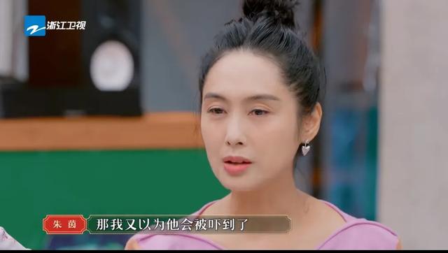 看到49岁朱茵的脸上热搜，我发现了中年人婚姻最好的模样