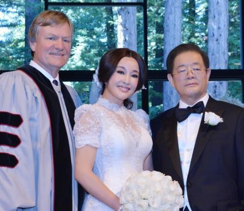 刘晓庆：插足他人婚姻又出轨，曾偷漏税被捕，现住北京4000平豪宅