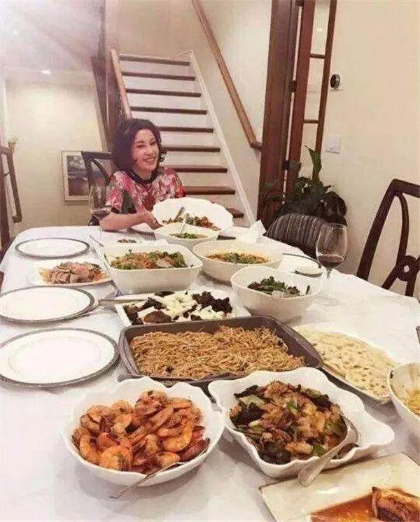 刘晓庆：插足他人婚姻又出轨，曾偷漏税被捕，现住北京4000平豪宅