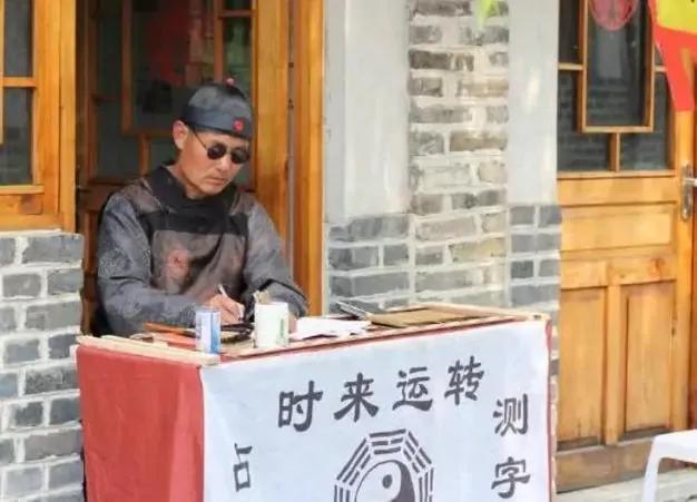 为何@￥先生不认识你，却知道你家有多少人？