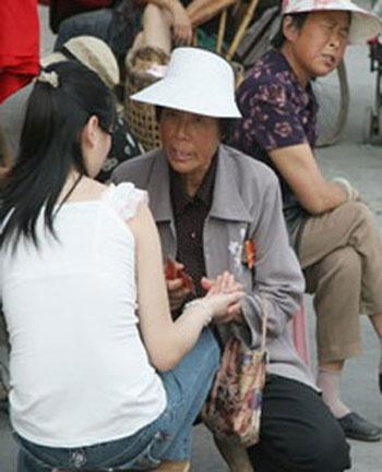 揭秘街头@￥伎俩：能算出别人的前世今生，却算不出城管啥时候来
