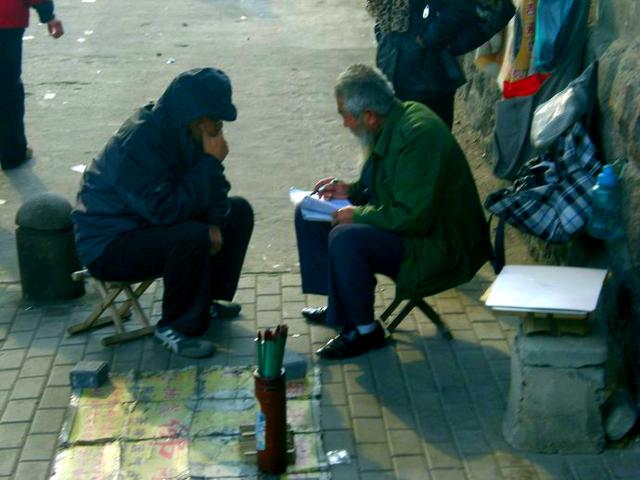 揭秘街头@￥伎俩：能算出别人的前世今生，却算不出城管啥时候来