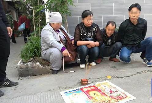 揭秘街头@￥伎俩：能算出别人的前世今生，却算不出城管啥时候来