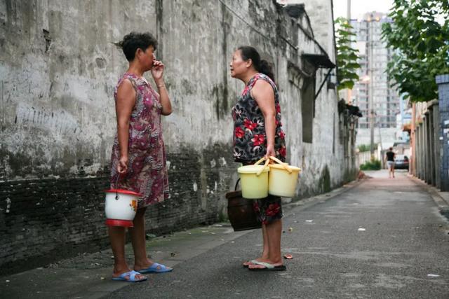 15年前的弄堂绝版照：那时候大家都不富裕，可是都非常善良