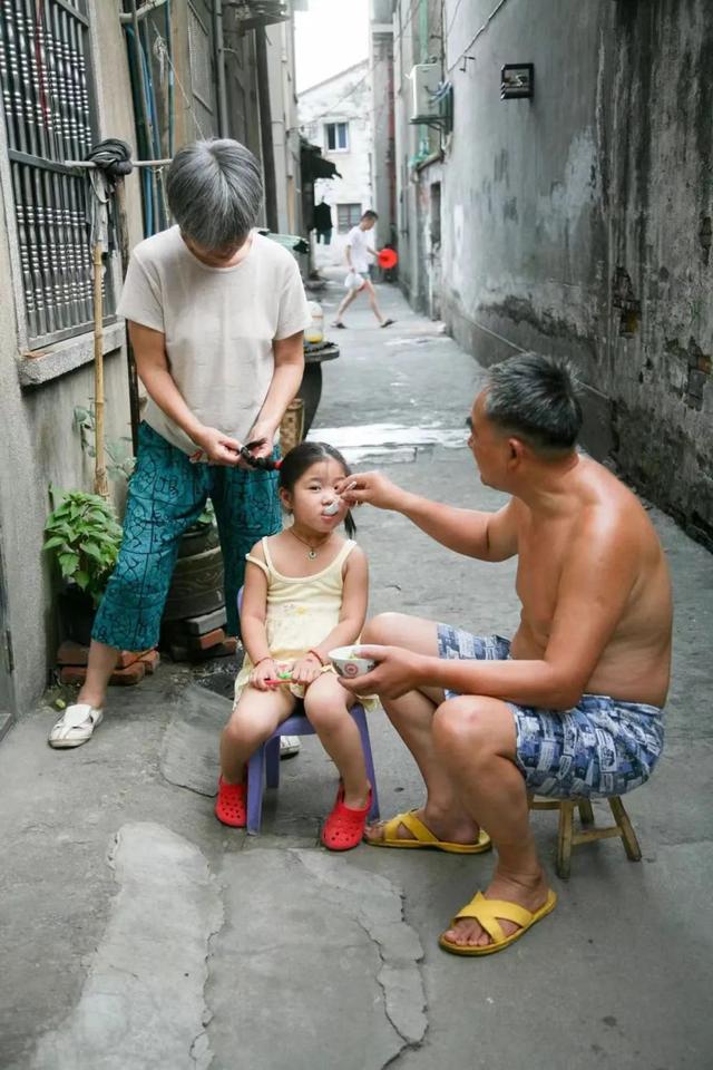 15年前的弄堂绝版照：那时候大家都不富裕，可是都非常善良
