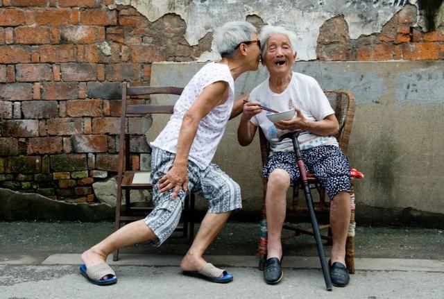 15年前的弄堂绝版照：那时候大家都不富裕，可是都非常善良
