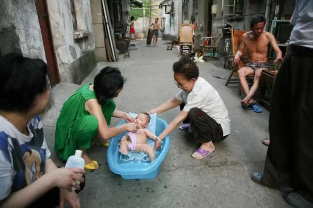 15年前的弄堂绝版照：那时候大家都不富裕，可是都非常善良