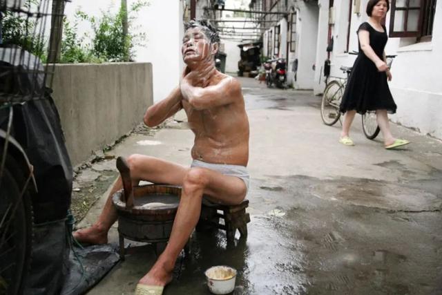 15年前的弄堂绝版照：那时候大家都不富裕，可是都非常善良