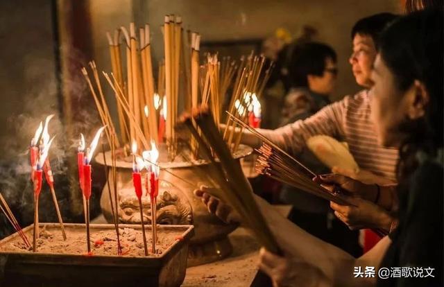中国人拜神不信神，磕头烧香做交易，敢和老天讨价还价