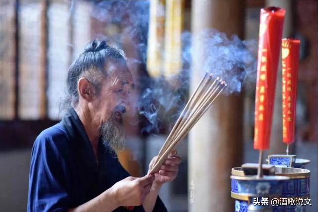 中国人拜神不信神，磕头烧香做交易，敢和老天讨价还价