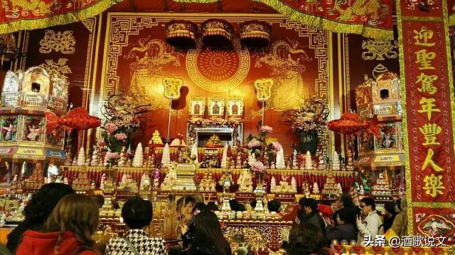 中国人拜神不信神，磕头烧香做交易，敢和老天讨价还价