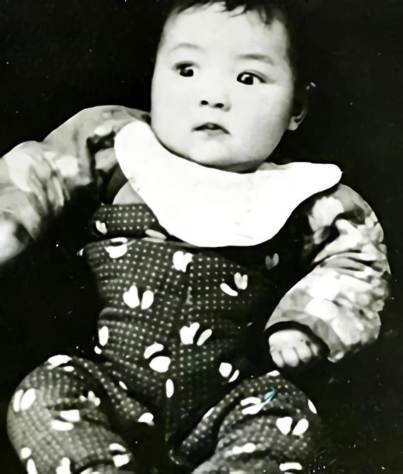 从出生就入狱，8年牢狱生活从未尝过糖果的味道，牺牲前身中数刀