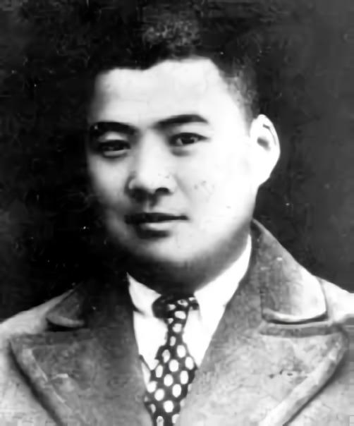 从出生就入狱，8年牢狱生活从未尝过糖果的味道，牺牲前身中数刀