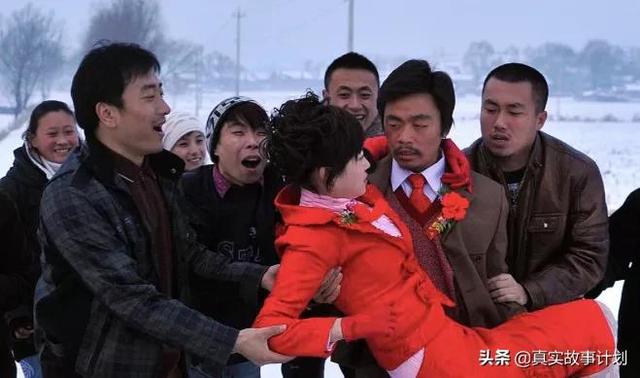 我所经历的婚闹：闹剧频发的婚俗，无底线的群体狂欢