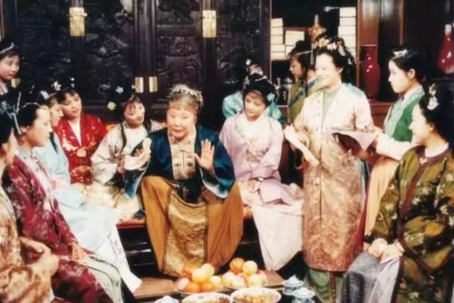 为何说《金瓶梅》是《红楼梦》的老祖宗？两相对比之下，一目了然
