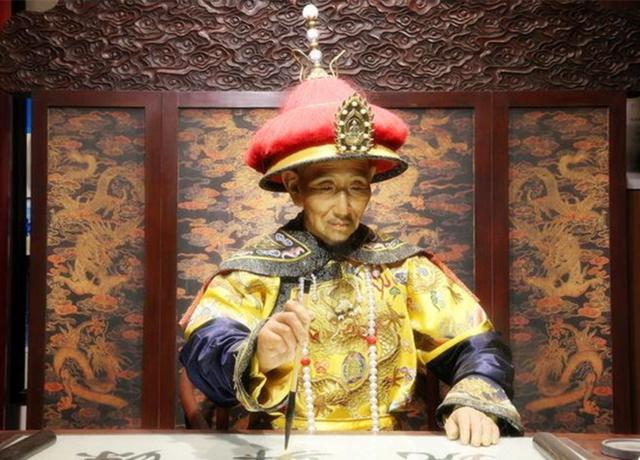 游玩遇到@￥先生，他随即报生辰生辰，先生说：不是皇帝就是大官
