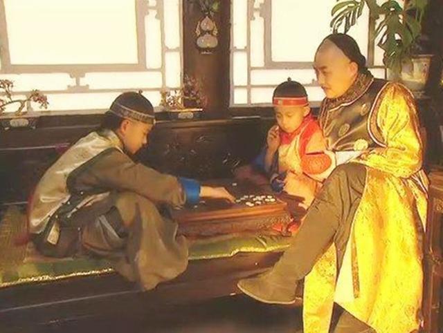 游玩遇到@￥先生，他随即报生辰生辰，先生说：不是皇帝就是大官