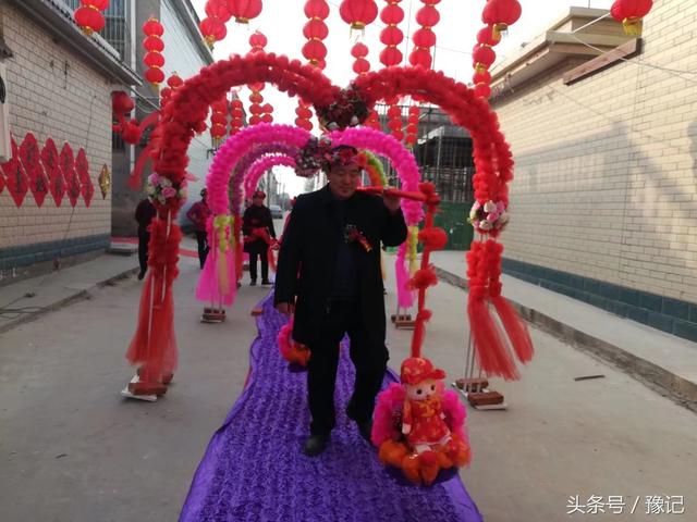 农村结婚有多少讲究？安阳农村婚礼，选日子迎亲闹洞房，头头是道