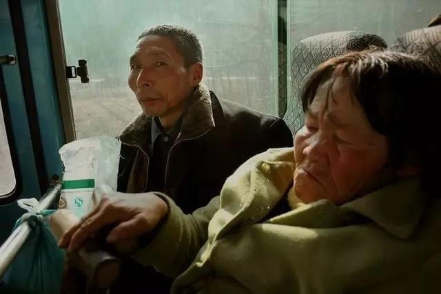 《@￥》：这部地下纪录片像剃刀般无情，揭开了底层人隐秘的疮疤