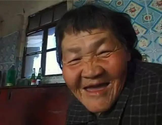 《@￥》：这部地下纪录片像剃刀般无情，揭开了底层人隐秘的疮疤