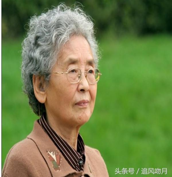 @￥先生说我命带桃花，36岁单身的我砸他招牌时，他神情自若