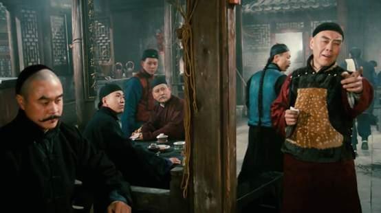 《茶馆》一览半个世纪的社会风云，道尽各色人物的辛酸命运