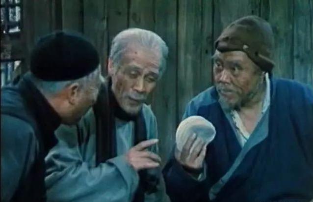 《茶馆》一览半个世纪的社会风云，道尽各色人物的辛酸命运
