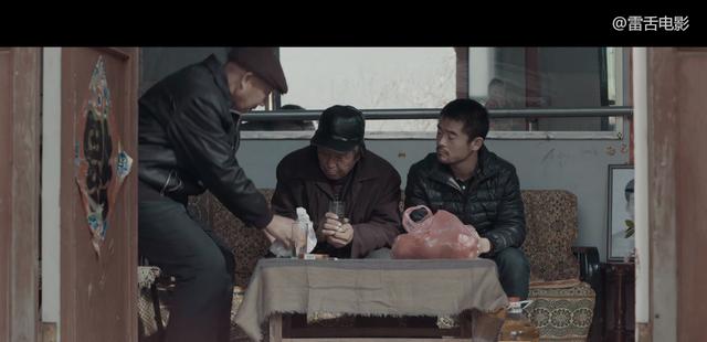剧情电影：为了10万块彩礼，老两口卖车卖粮，甚至去街上碰瓷讹钱