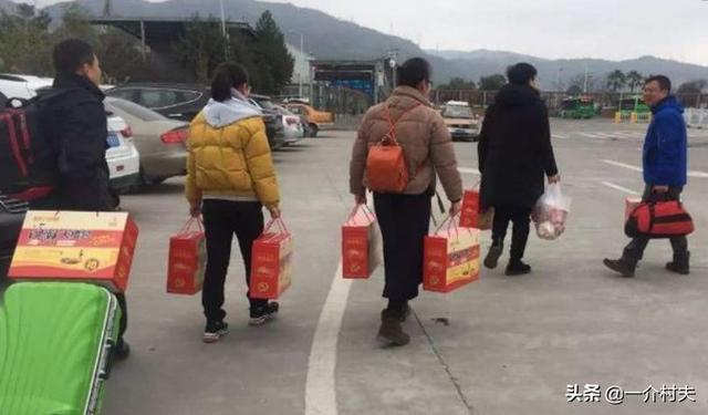 农村曾风靡一时的“认干亲”，现在却被年轻人反感，为啥？