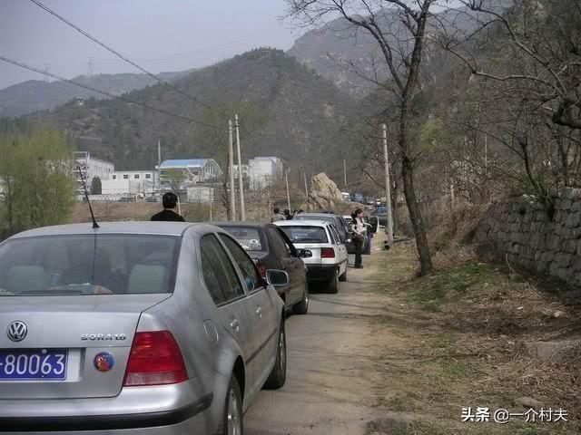 农村曾风靡一时的“认干亲”，现在却被年轻人反感，为啥？