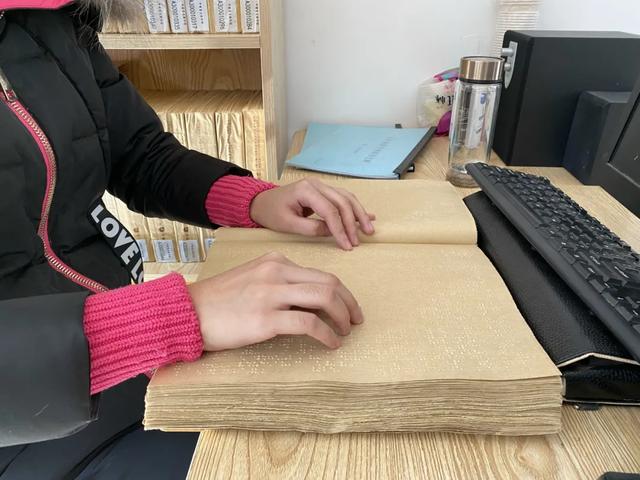 盲人只能做按摩？她不认命，却被取消考研资格