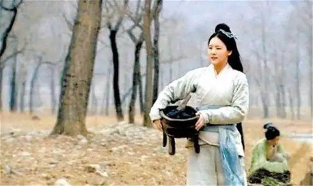 古语“男占三八是秀才，女占三八必寡”，三八是何意？