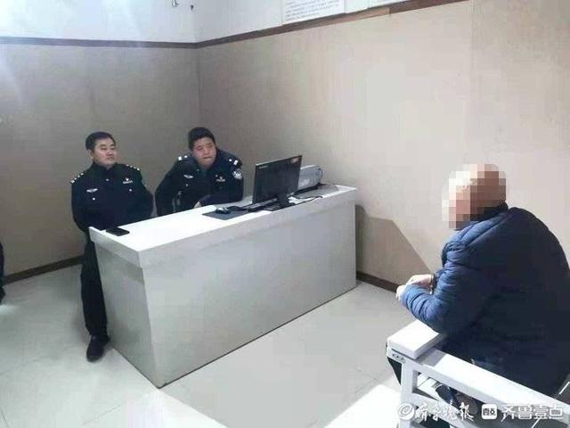 “你家里有灾！”医院周边摆摊@￥，8人“挂铃铛下地”全栽了