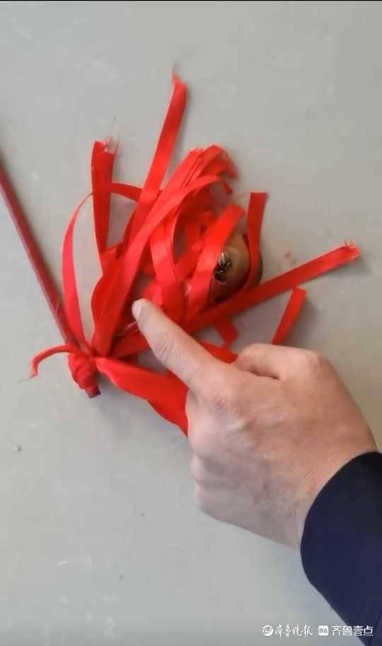 “你家里有灾！”医院周边摆摊@￥，8人“挂铃铛下地”全栽了