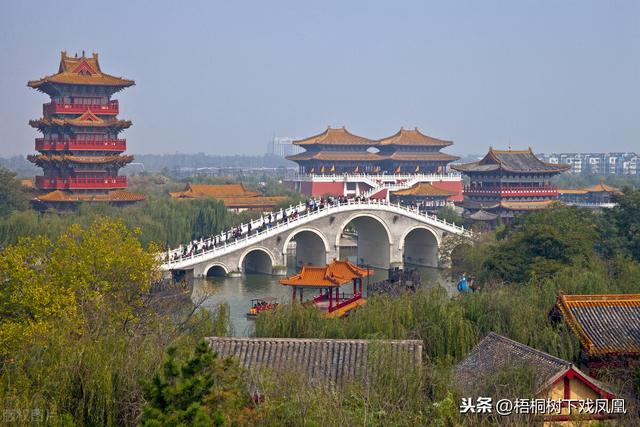 北宋定都开封的迷信说法，赵匡胤庙里@￥，结果连他自己都惊讶了