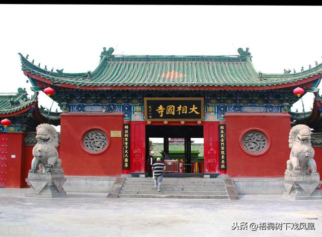 北宋定都开封的迷信说法，赵匡胤庙里@￥，结果连他自己都惊讶了