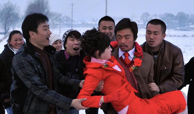 大尺度的中国婚俗，无底线的群体狂欢