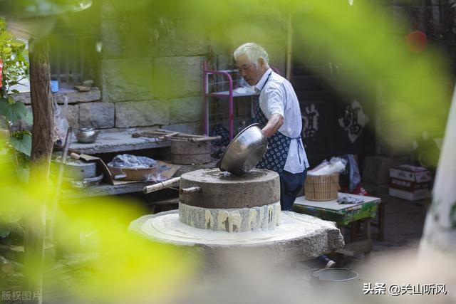 农村俗语：穷人不用把命算，只对圈里猪仔看，啥意思？有道理吗？