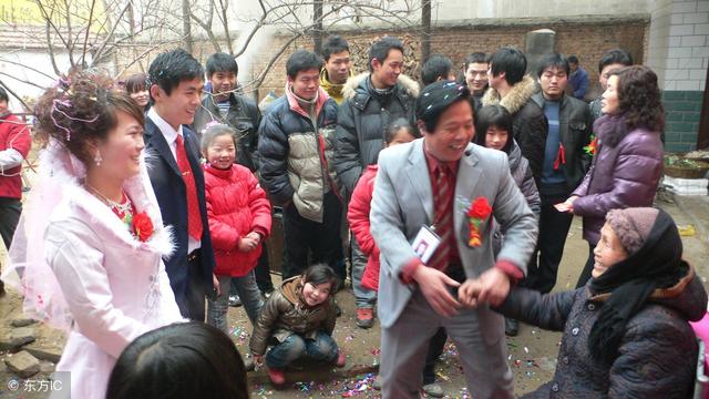 20岁男子去@￥，大师说：30牢狱，40婚