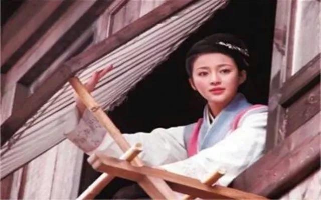 古人常说：好男不娶红扶桑，好女不嫁大马猴，“红扶桑”是什么？