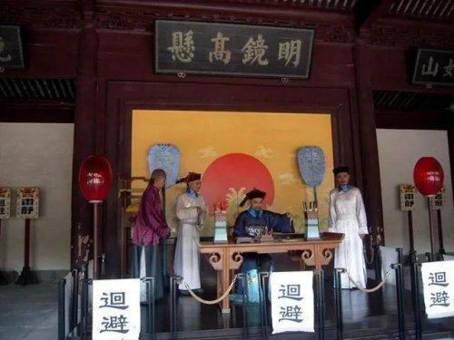 心如蛇蝎美少妇，用奇特办法害死老丈夫，县令乔扮@￥先生破奇案