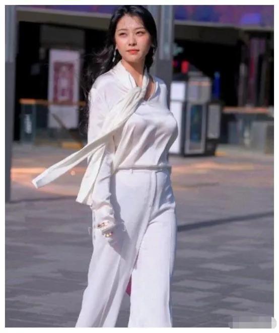 和发小一起@￥，@￥的说我俩一个当官，一个从商，相辅相成