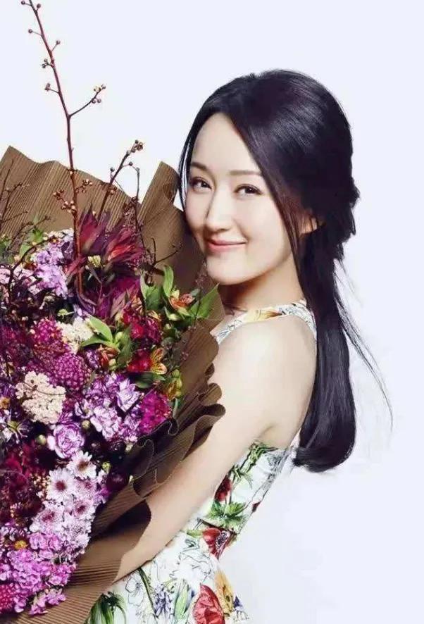 不管承认不承认，每个人都希望一生中犯上那么一二回桃花运