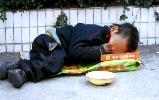 76岁老革命卧底人贩团伙，揭病儿乞讨真相，20000字报告惊动总理